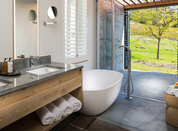 Viognier Suite bathroom at the Manor House.