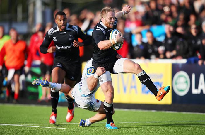 Alex Tait offload